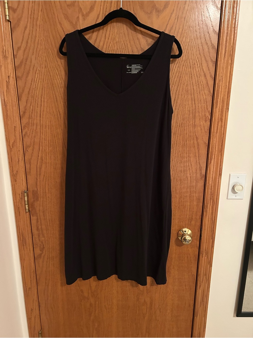 Felina Black Sleeveless V-Neck Shift Dress